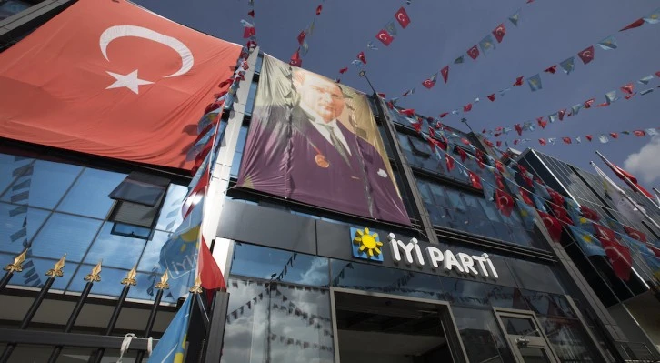 İYİ Parti'de İstifa Depremi