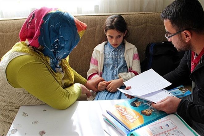 ÖĞRETMENİ GÖRÜNCE HASTALANIYOR