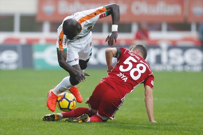 SÜPER LİG KARIŞTI