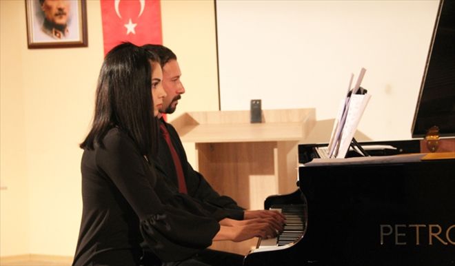 CÜ´de "Dört El Piyano Konseri"