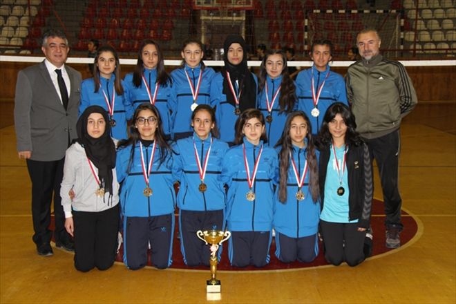 Şampiyon okullar KUPALARINI ALDILAR