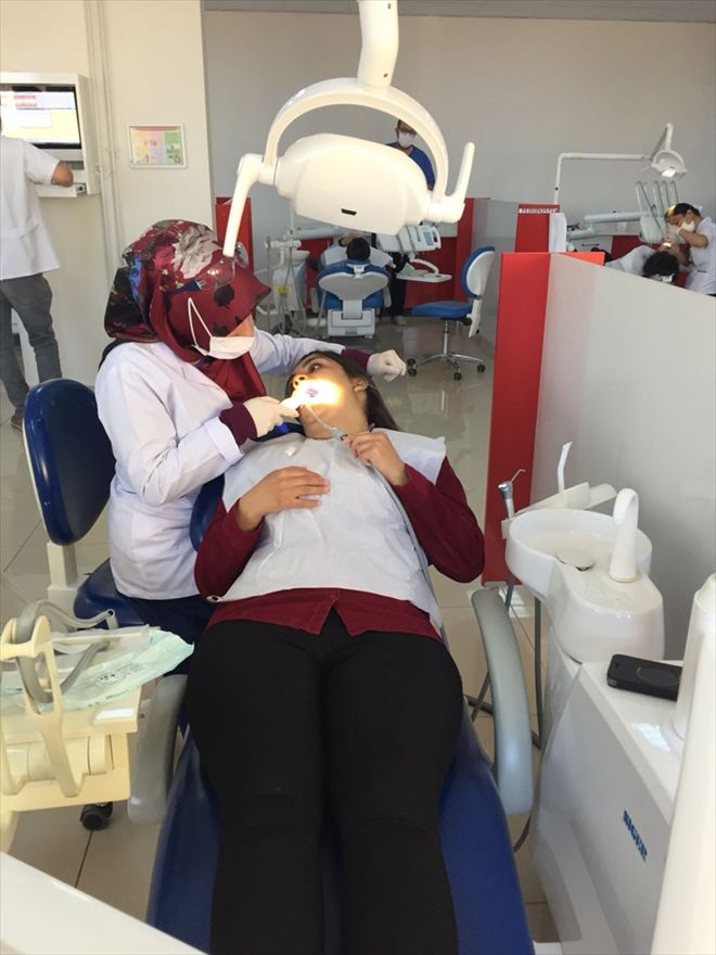 Hafik Kamer Örnek MYO öğrencilerine diş taraması