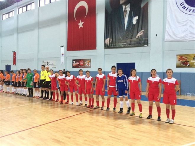 ÜNİVERSİTE´DEN ŞAMPİYONLUK KUPALARI GELMEDİ