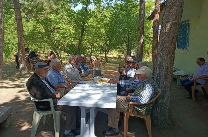 Suşehri'nde vatandaşlara aşure dağıtıldı