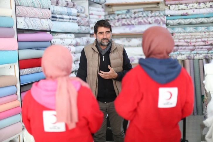 Türk Kızılay'ı Depremzede Esnafın Yanında