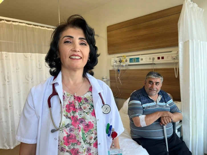 36 yıldır oturduğu yerde uyuyor