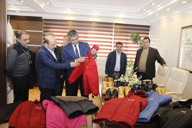 ÖĞRENCİLERE GİYSİ YARDIMI