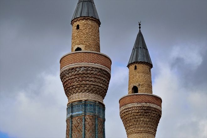 TARİHİ ESERLERE BİLİMSEL ÇALIŞMA