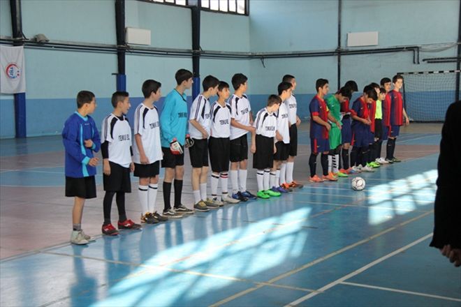 FUTSAL´DA TEKMELİKSİZ OKUL İL İKİNCİSİ OLDU