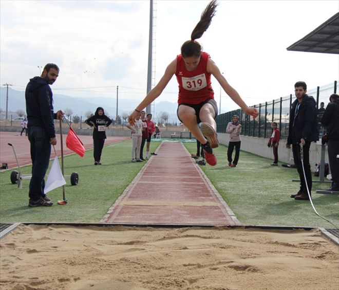 ATLETİZM´DE SEÇME YARIŞLARINA KATILIM SEVİNDİRDİ