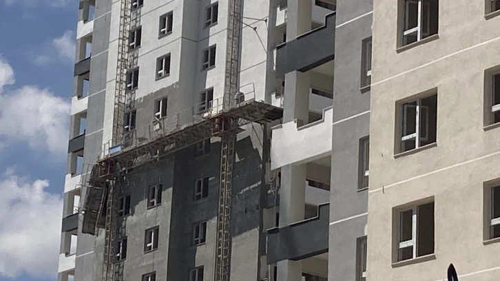 İnşaat iskelesi kırıldı: 3 Ölü   