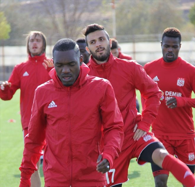 9 ÜLKEDEN 12 FUTBOLCU