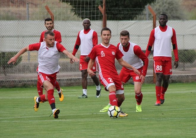 İLK MAÇ GENÇLERLE