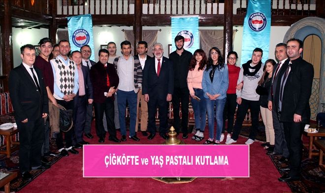 ÇİĞKÖFTE ve YAŞ PASTALI KUTLAMA