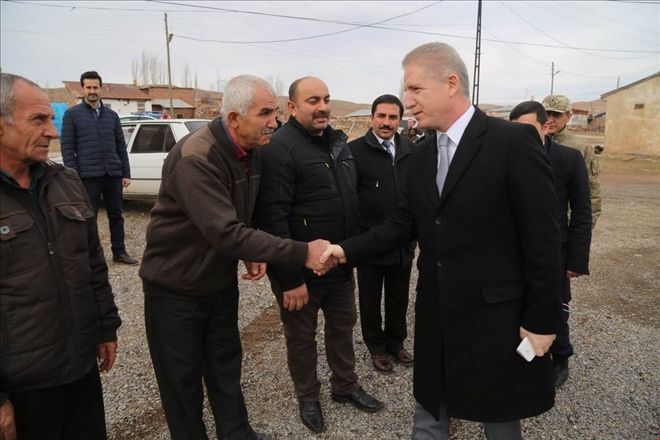 KÖYLERİ GİTTİ  SORUNLARI DİNLEDİ