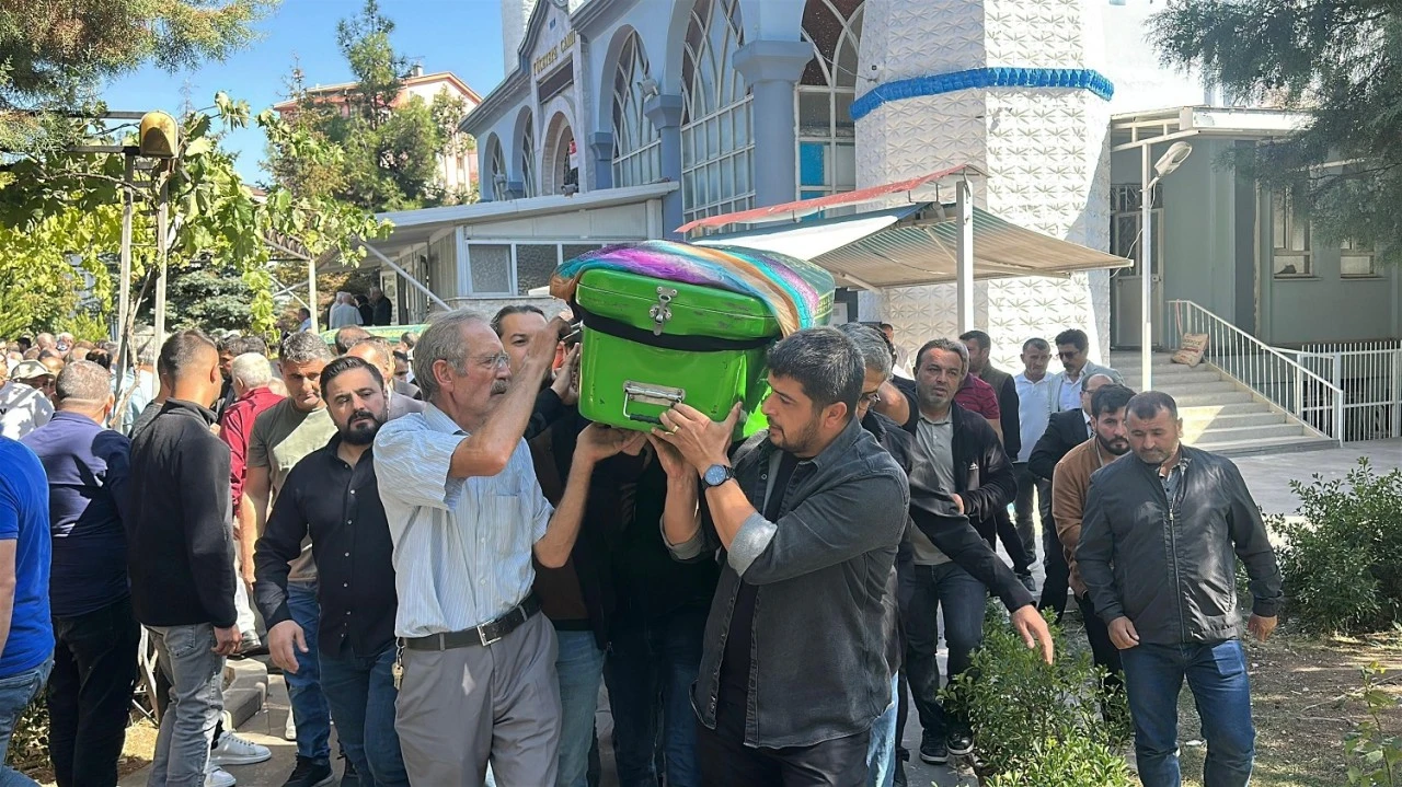 Sivas yolundaki kazada ölen son aile ferdine veda