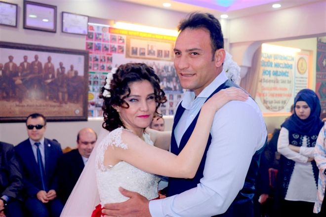 GÖRME ENGELLİ ÇİFTE DERNEK DESTEKLİ DÜĞÜN