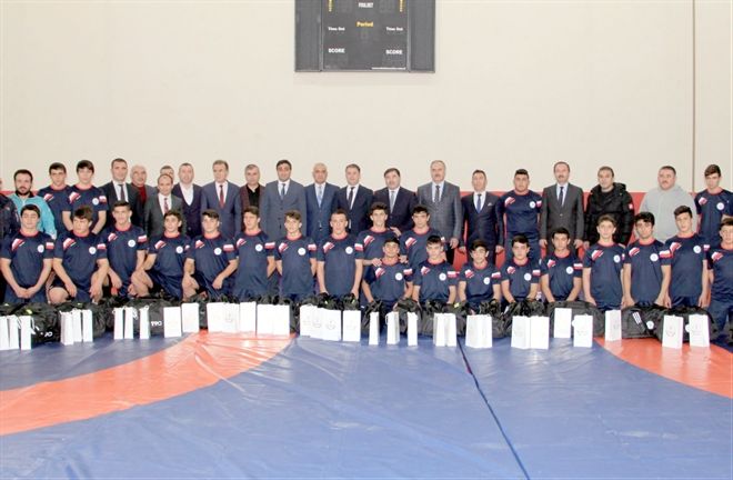 TÜRKİYE´nin İLK GÜREŞ LİSESİ SİVAS´ta