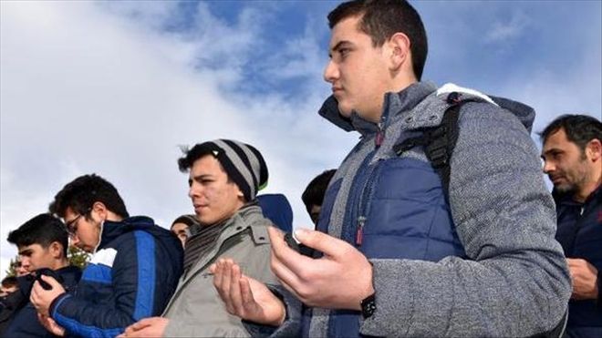 Lise öğrencilerinden kar duası