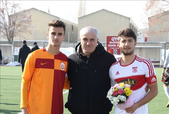 KARNUÇU´YA ÇİÇEKLİ KARŞILAMA