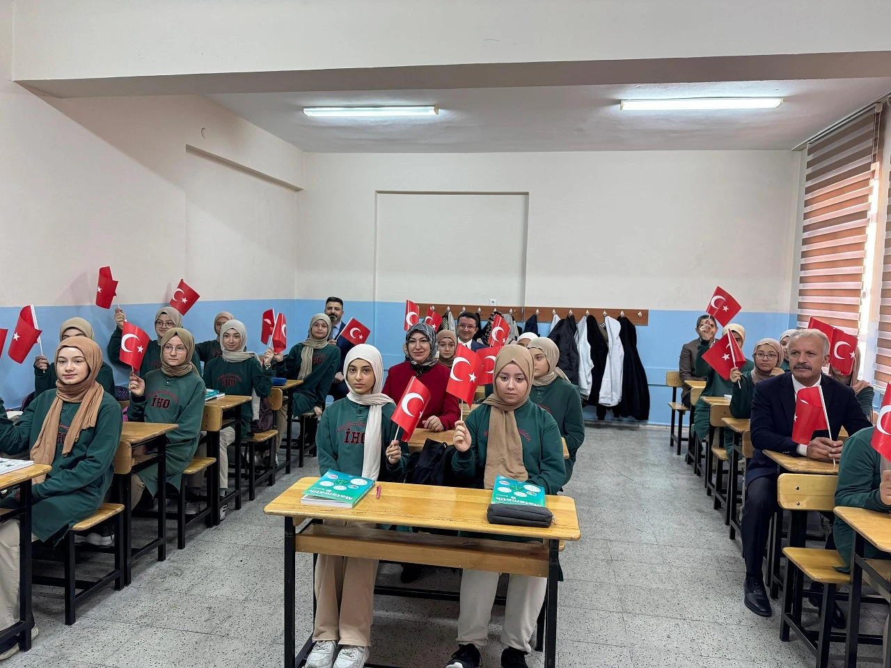 "Dersimiz Cumhuriyete Doğru"