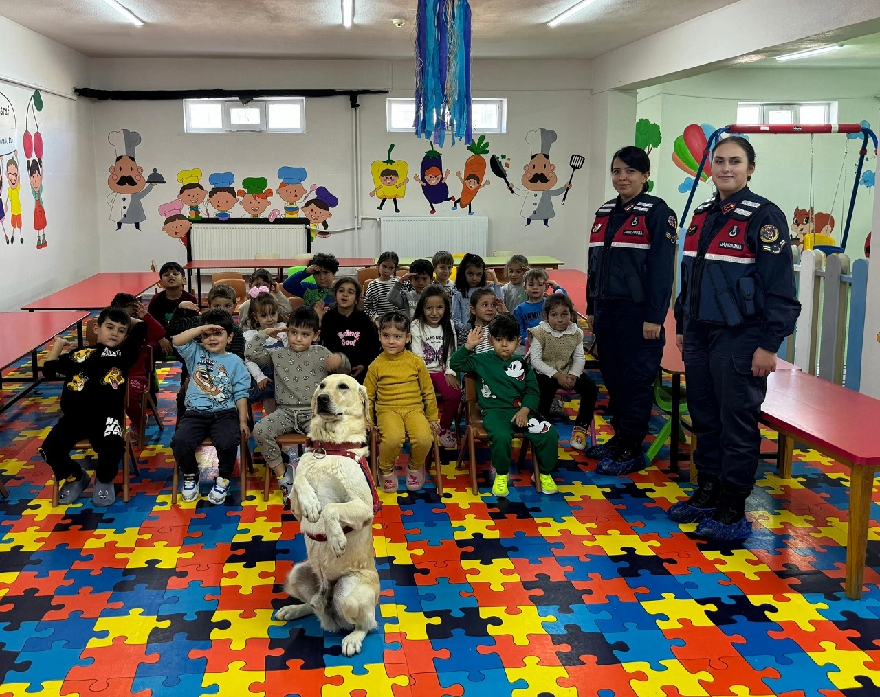 Sivas’ta Jandarma Minik Öğrencilerle