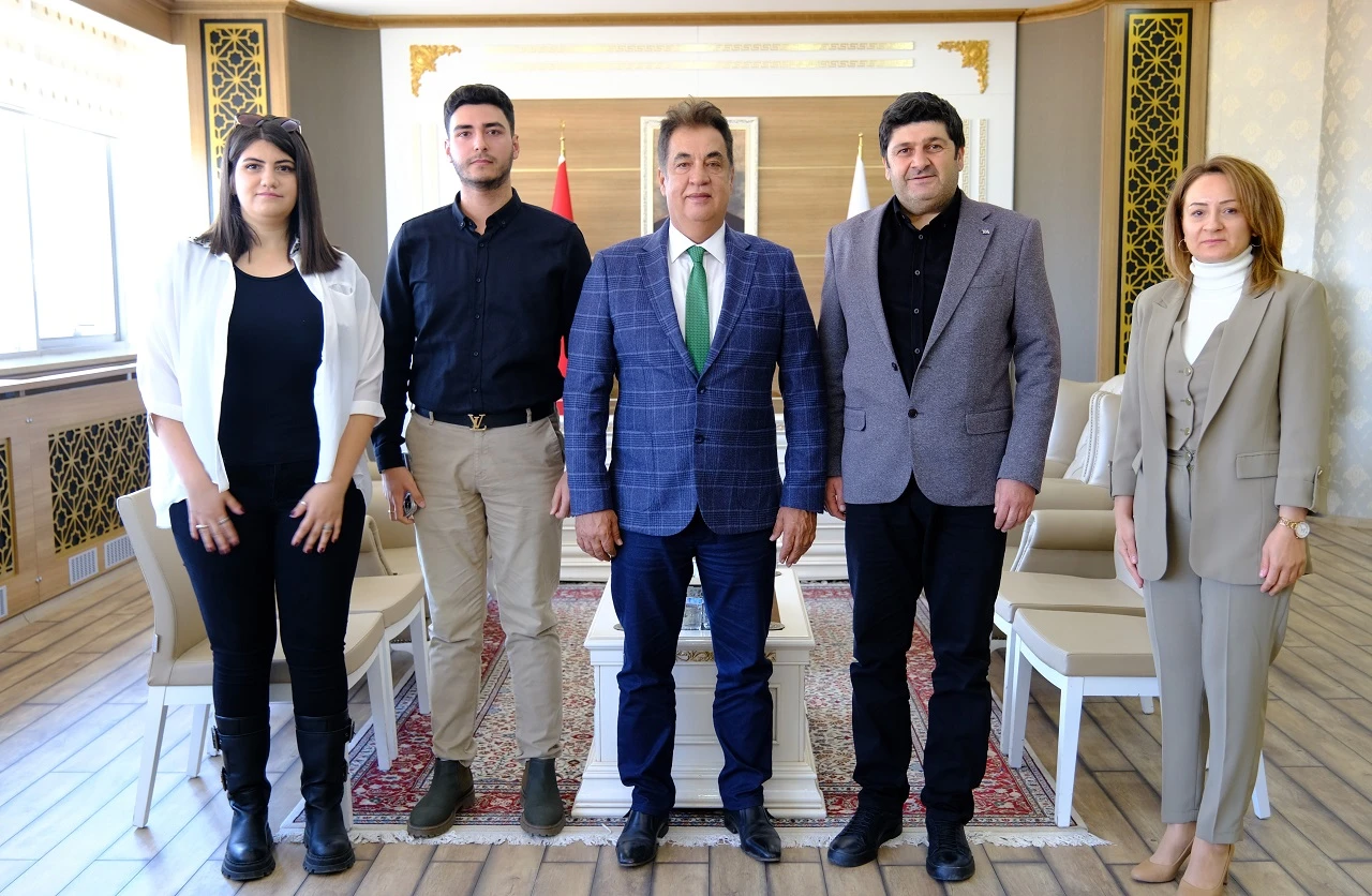 Rektörden Başarılı Öğrencilere Tebrik