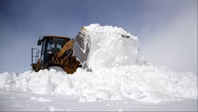 56 KÖY YOLUNDA ULAŞIMA KAR ENGELİ