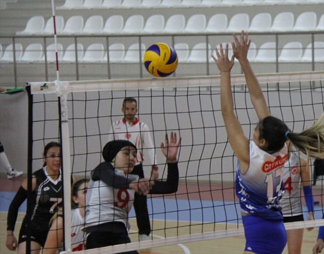 CÜSK, FİLEDE İDDİASINI SÜRDÜRÜYOR