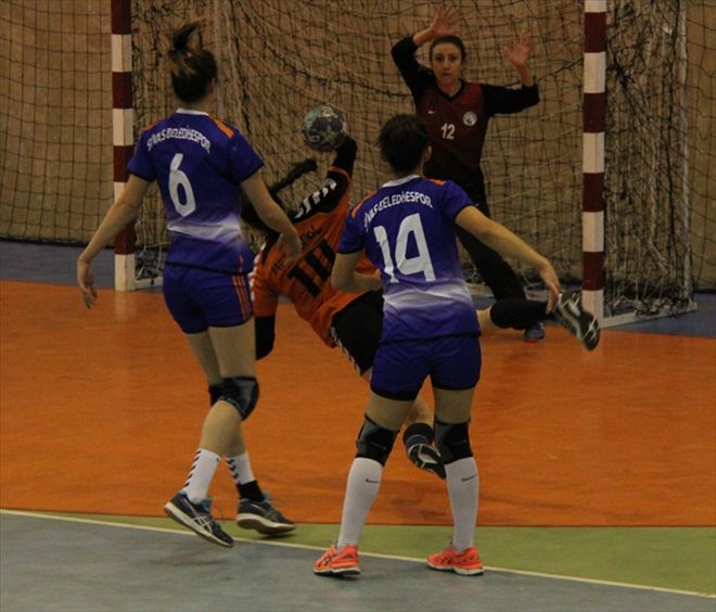 HENTBOLDA KRİTİK RANDEVU KAYBEDİLDİ