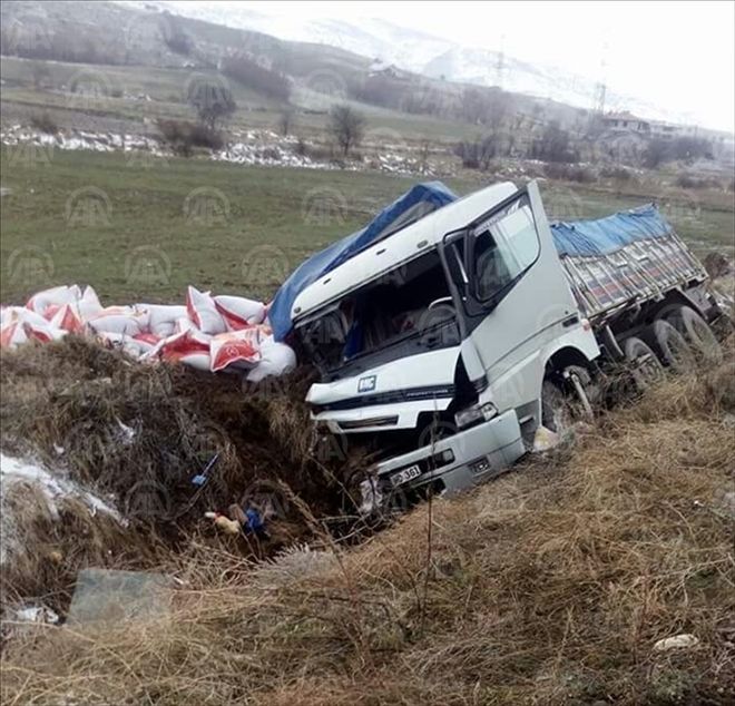 SUŞEHRİ´NDE TRAFİK KAZASI : 2 YARALI