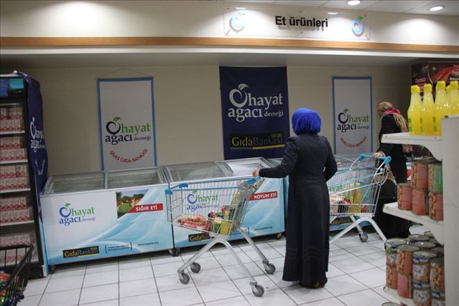 HER AY 1100 İHTİYAÇLIYA ET YARDIMI YAPIYOR