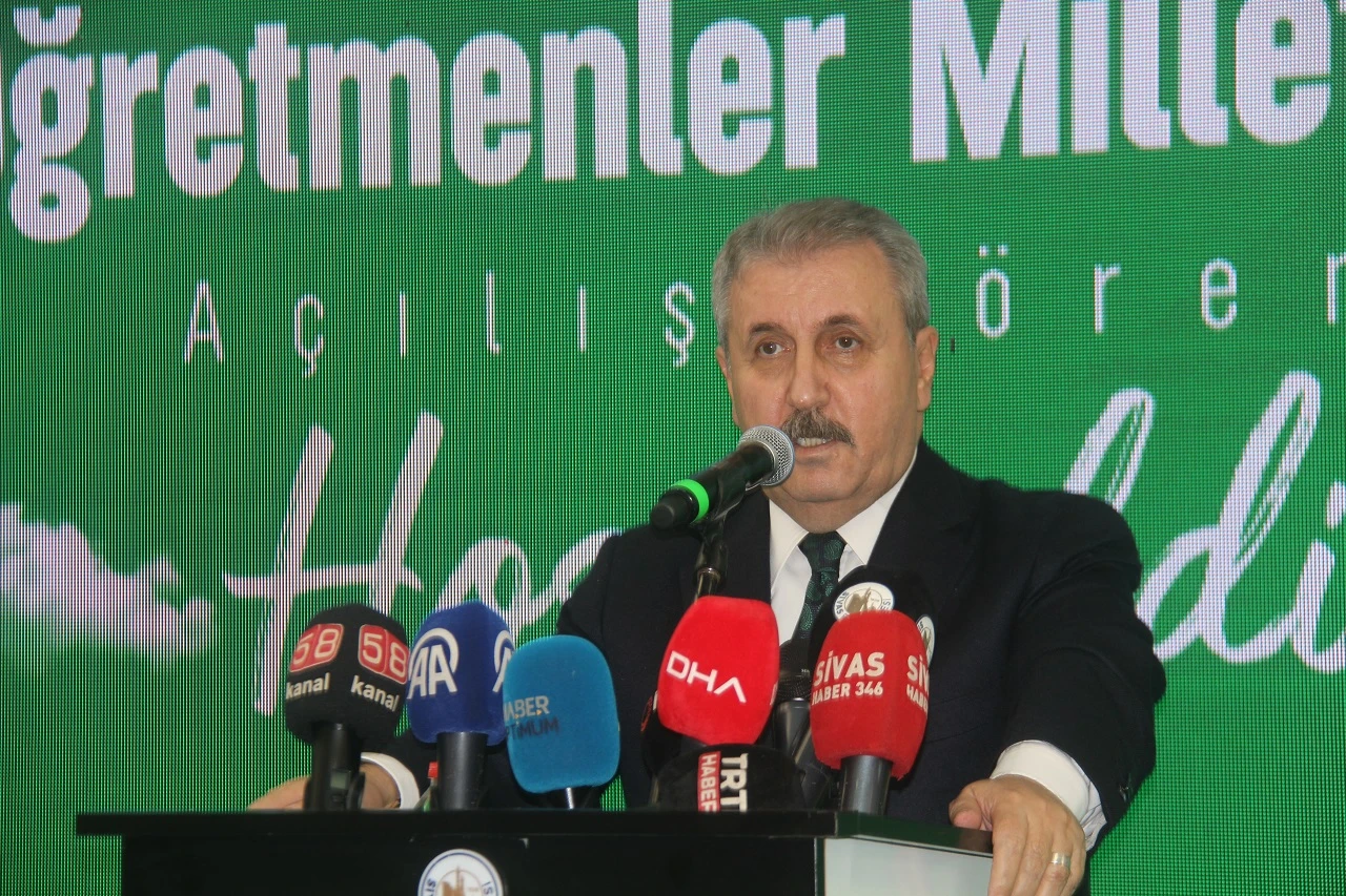 Destici Sivas'ta Sert Konuştu: " PKK'ya Hizmet Ederse...''