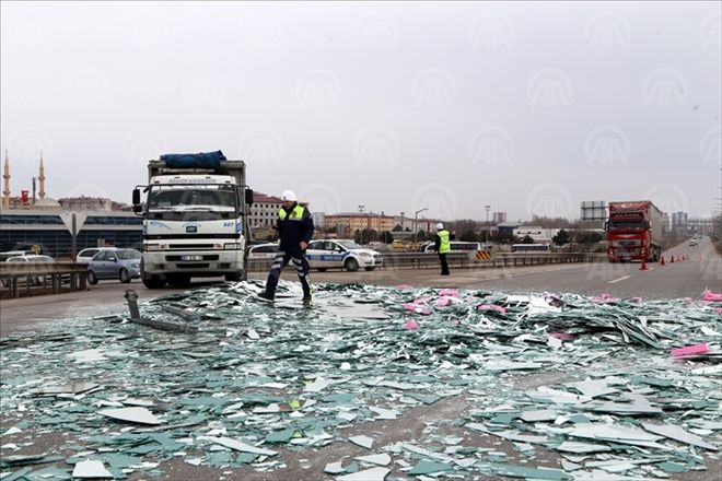TONLARCA CAM KARA YOLUNA SAÇILDI