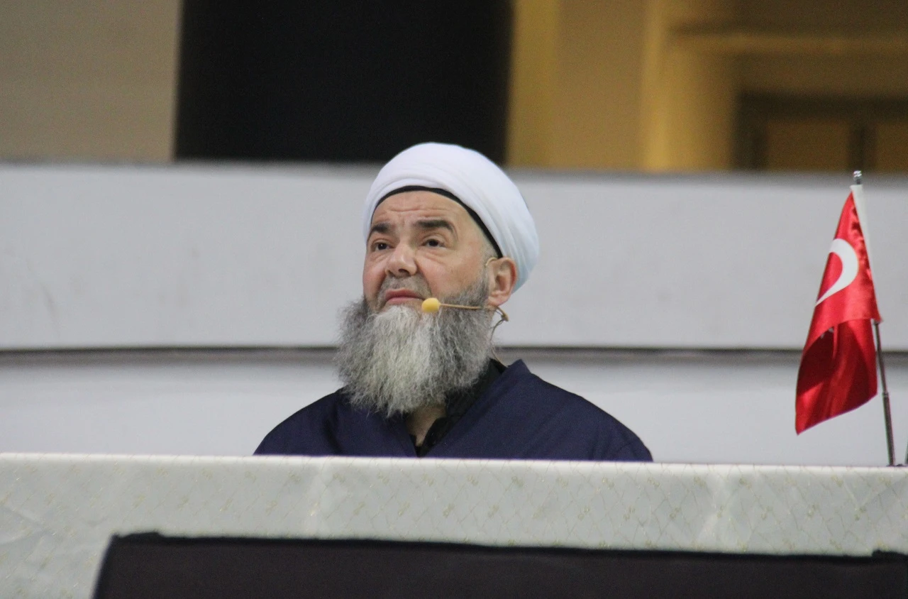 Cübbeli Ahmet Hoca: "Zina eden, içki içen hemen tövbe etsin"