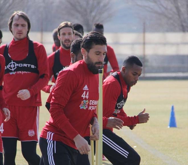 Kırmızı-Beyazlı Ekipte Forma Giyen  YABANCI OYUNCU SAYISI 70 OLDU