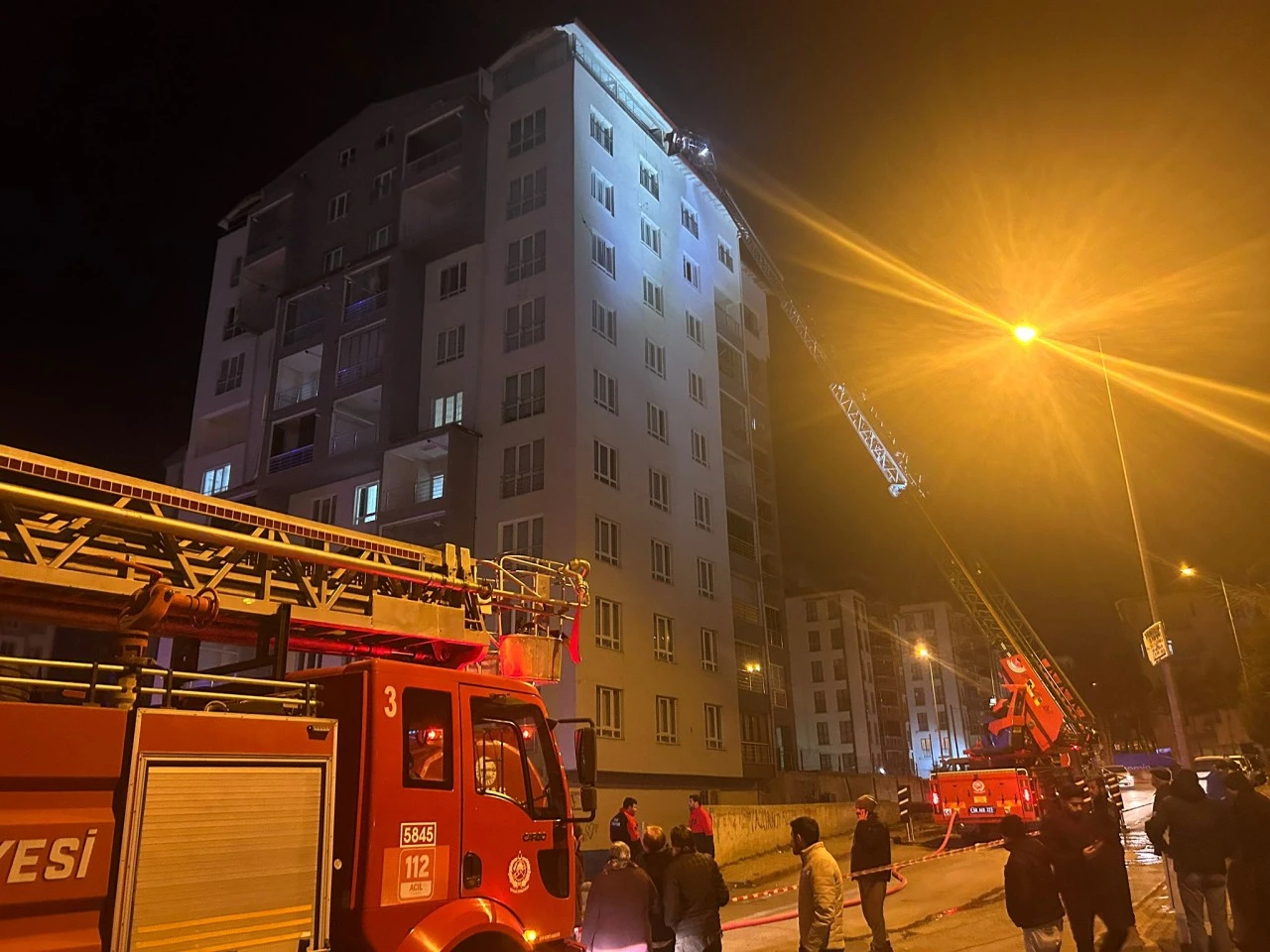 Sivas’ta 9 Katlı Apartmanda Yangın