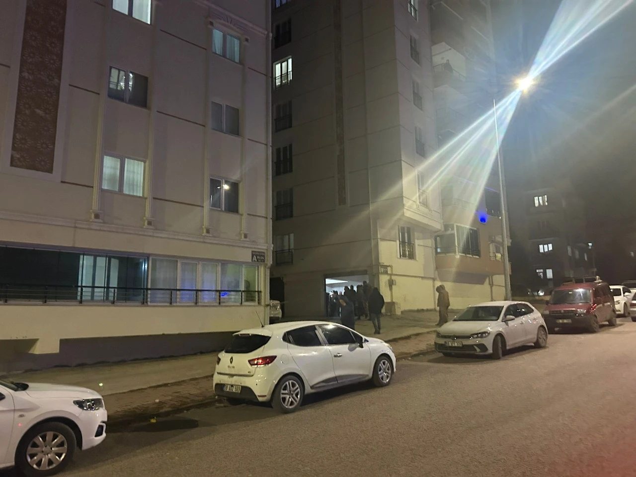 Sivas’ta Bir Kişi Annesini Boğarak, Kardeşini Tabanca ile Öldürdü