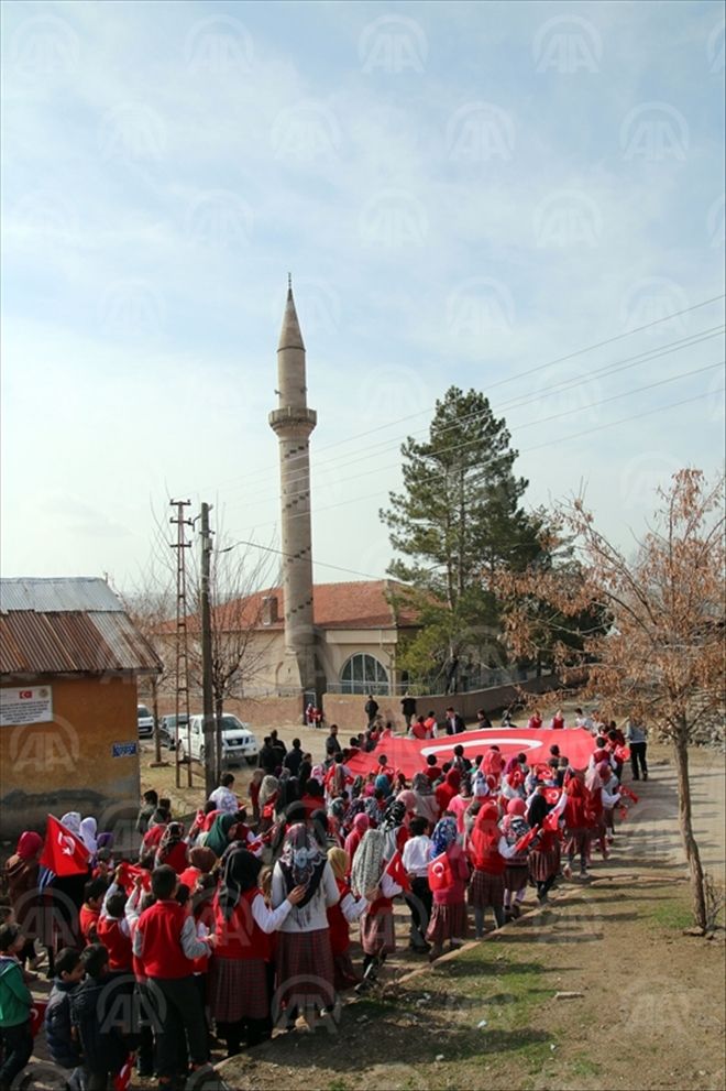 ŞARKIŞLA´da ZEYTİN DALI HAREKATI´na BAYRAKLI DESTEK