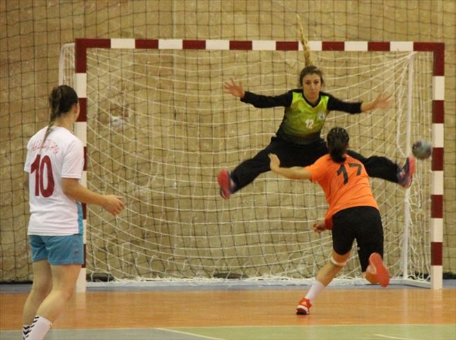 BELEDİYE LİDERE ÇARPILDI