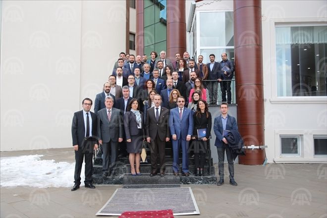 REKTÖR YILDIZ BAŞARILI AKADEMİSYENLERE TEŞEKKÜR BELGESİ VERDİ