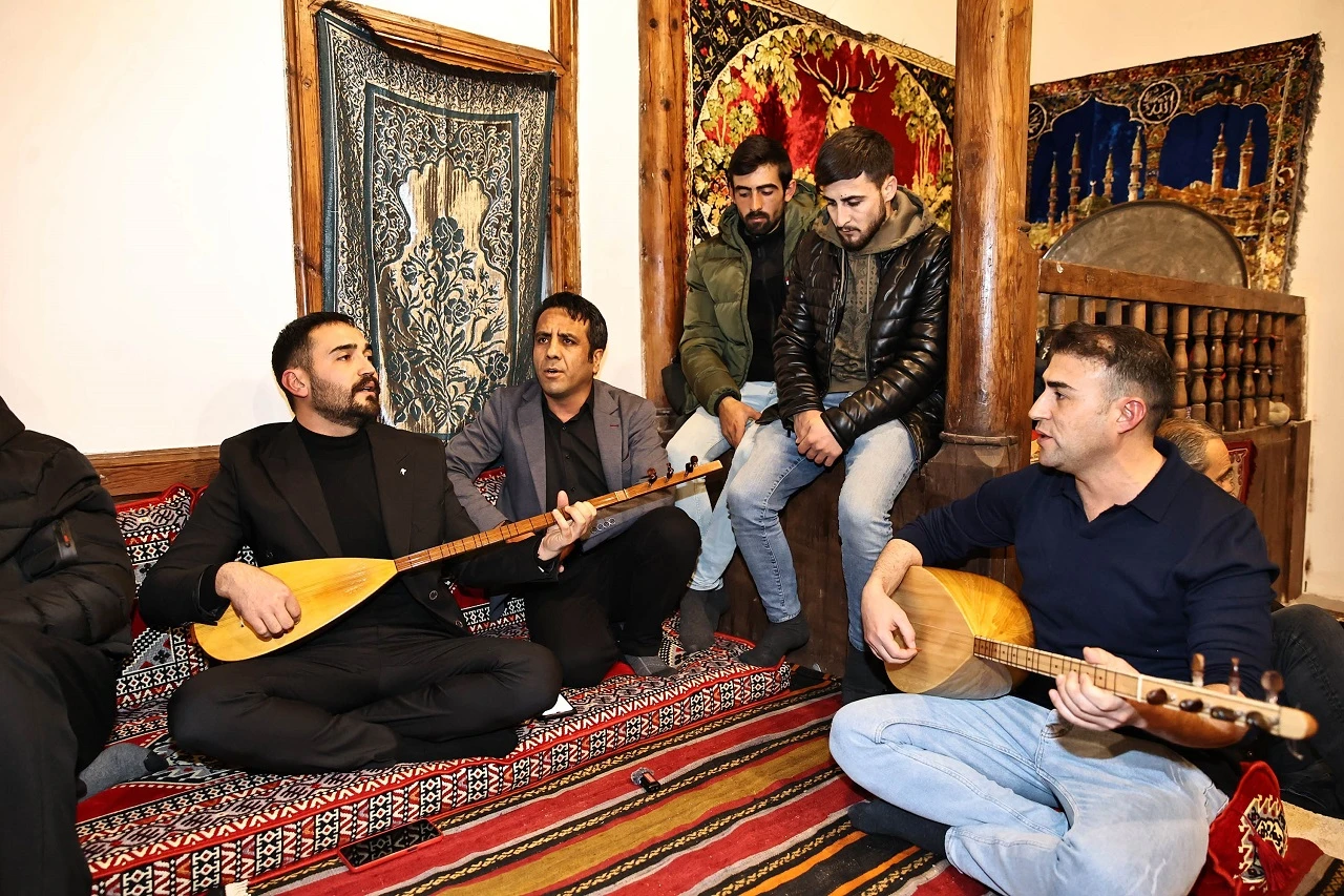 Sivas'ta Köy Odası Geleneği Yaşatılmaya Devam Ediyor     