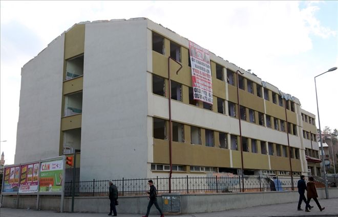 SELÇUK´UN YIKIMINDAN  60 BİN LİRA GELİR