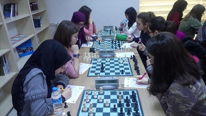 SATRANÇ´TA GENÇ VE YILDIZLAR TER DÖKTÜ