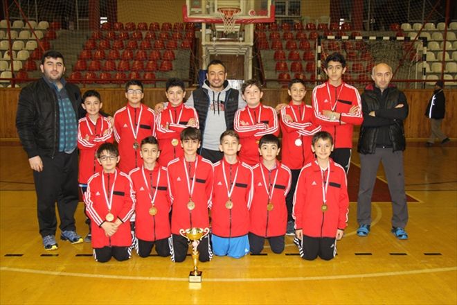 Okullararası Küçükler Basketbol İl Birinciliğinde  KIZLARDA CUMHURİYET ERKEKLERDE SELÇUK ŞAMPİYON