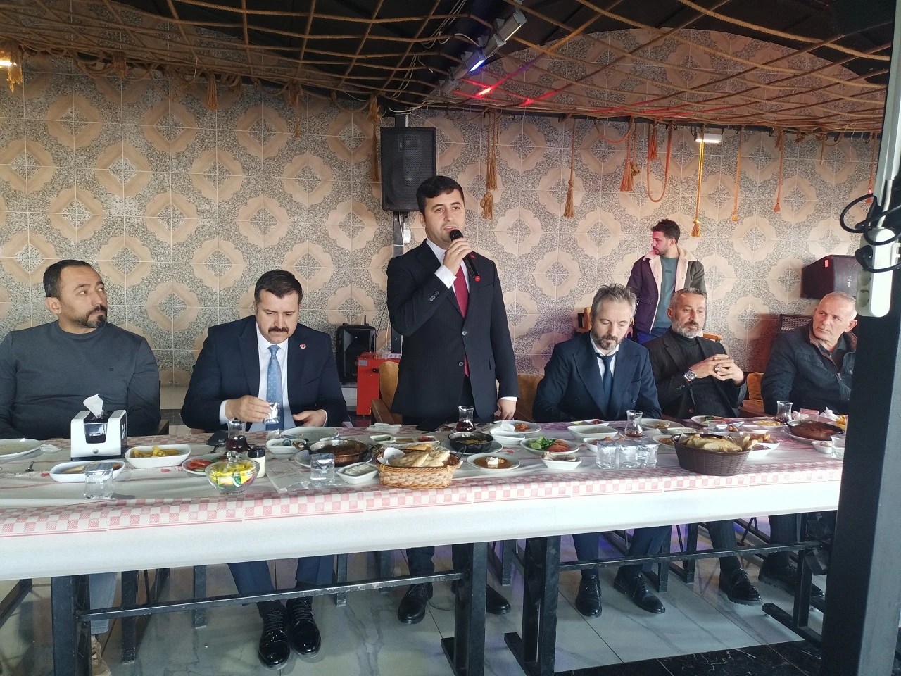 Suşehri'nde esnafla istişare toplantısı düzenlendi