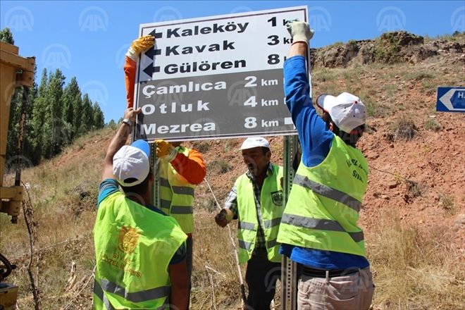 KÖY YOLLARINDA İŞARET LEVHASI YERLEŞTİRME ÇALIŞMALARI