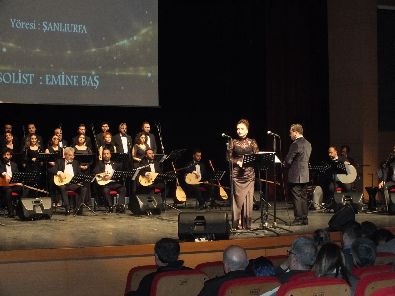 Sivas'ta Devlet THM korosu ses sanatçıları konser verdi