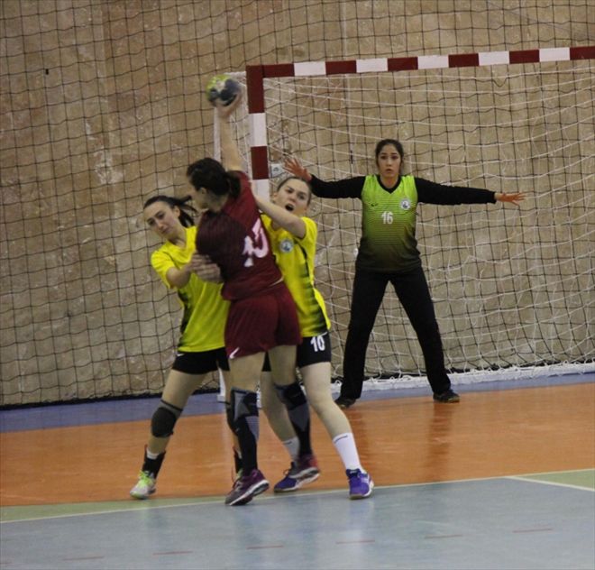 HENTBOLDA KRİTİK GALİBİYET