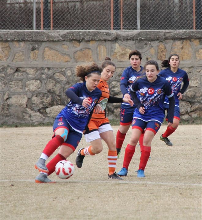 KADIN KRAMPONLAR FARKLI MAĞLUP